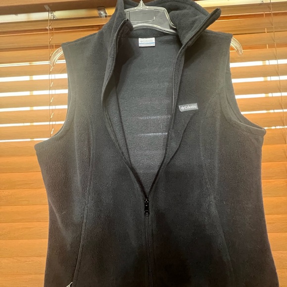 Columbia Women’s fleece Vest size XL color: Black - Picture 4 of 8